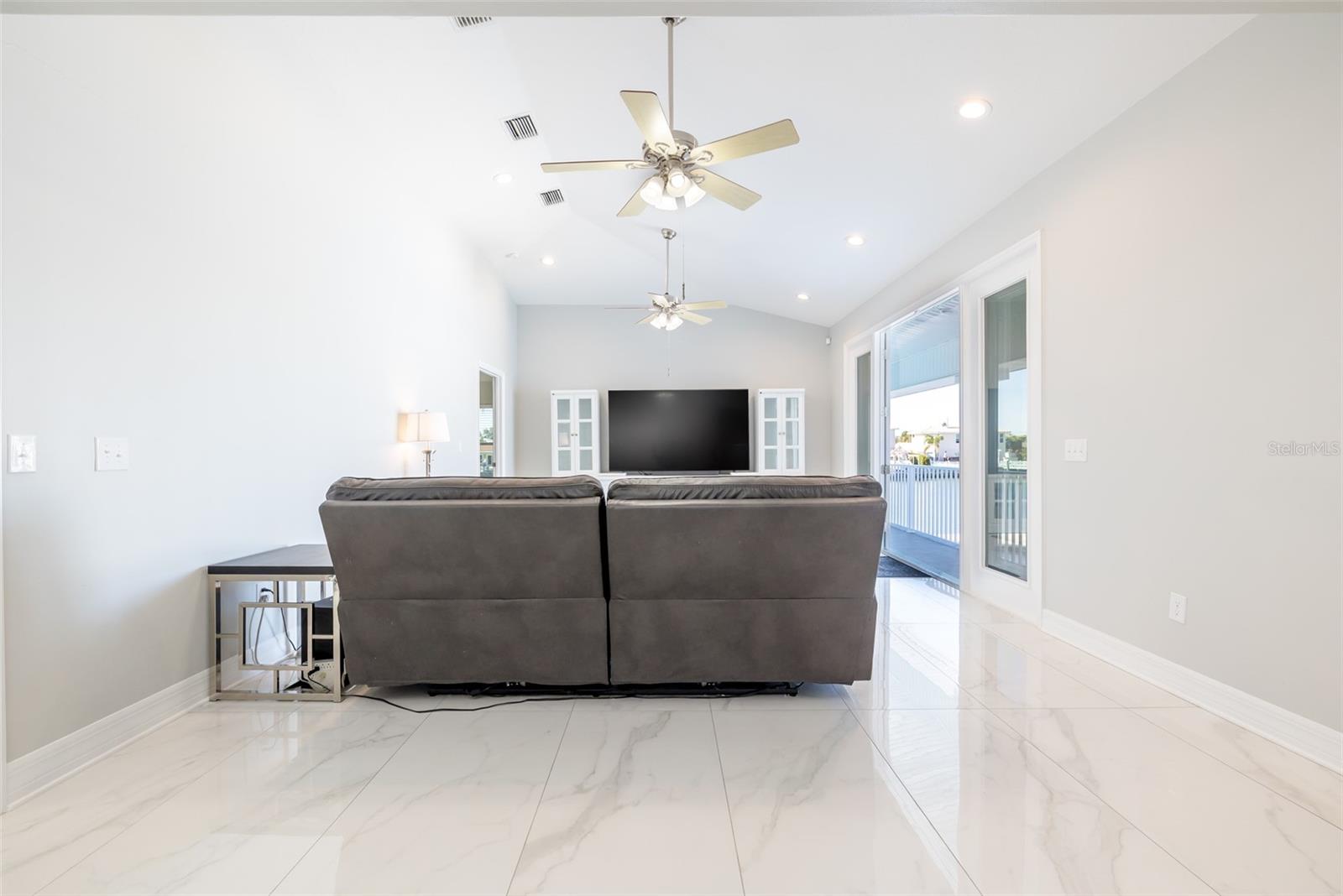 CAPRI ISLE - Residential