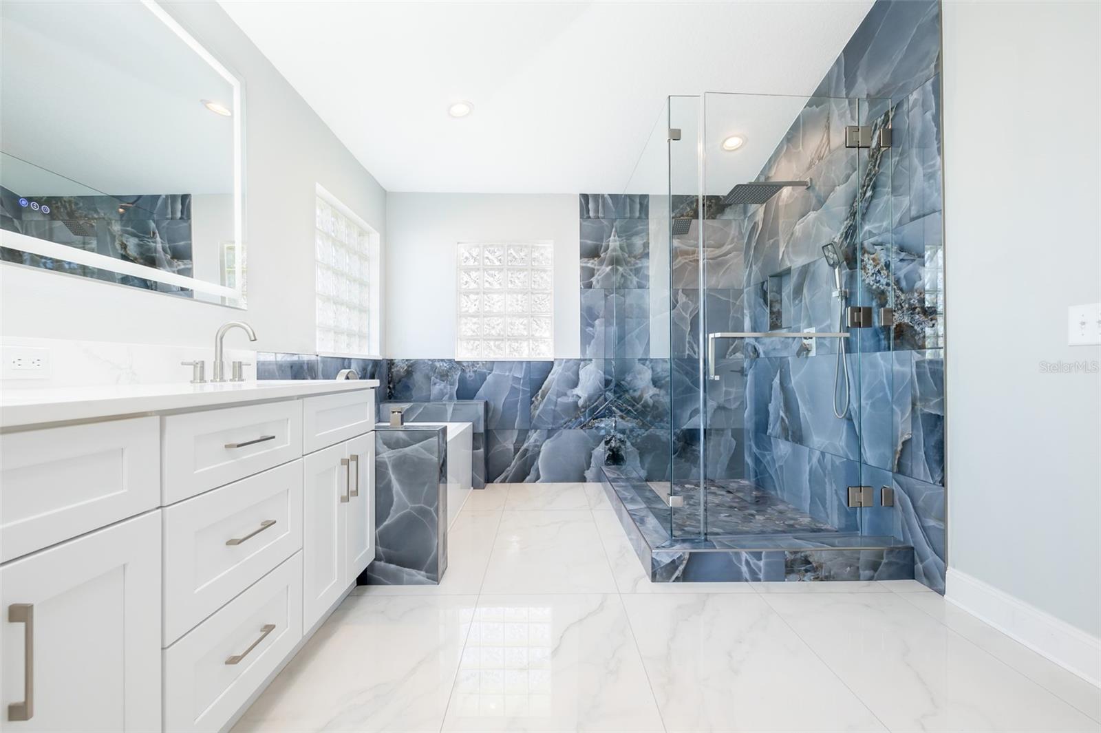 CAPRI ISLE - Residential