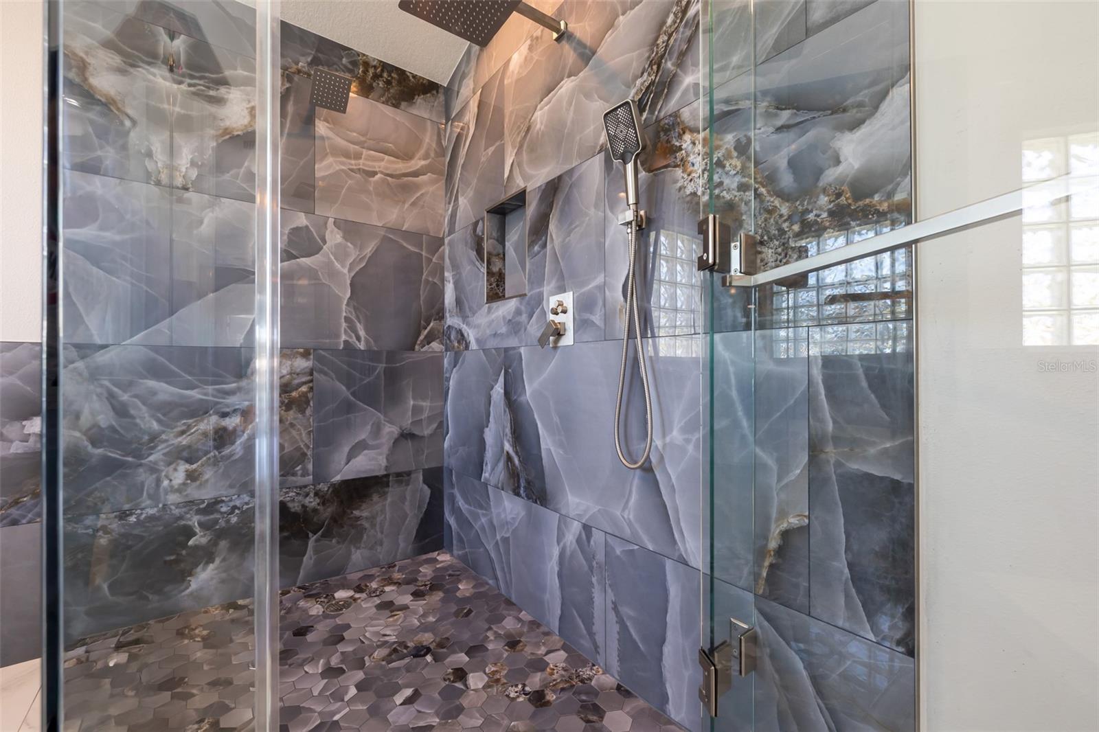 CAPRI ISLE - Residential