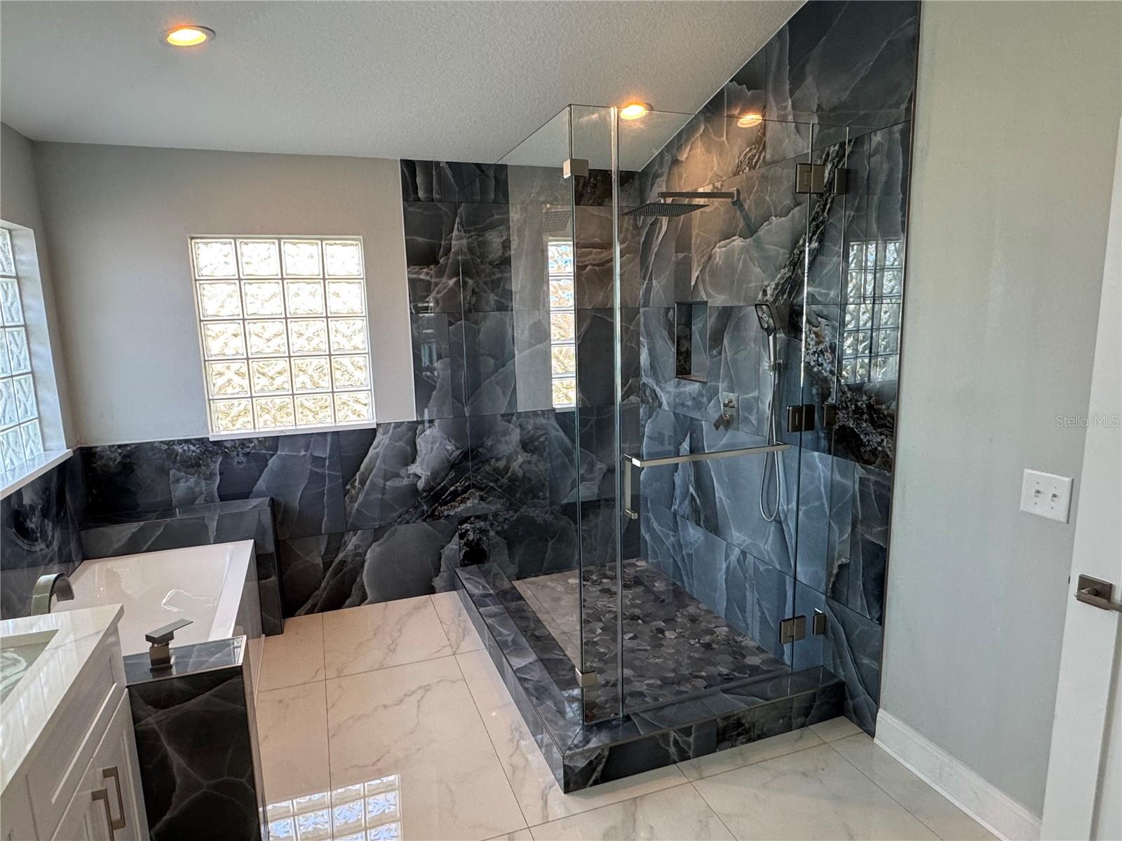 CAPRI ISLE - Residential