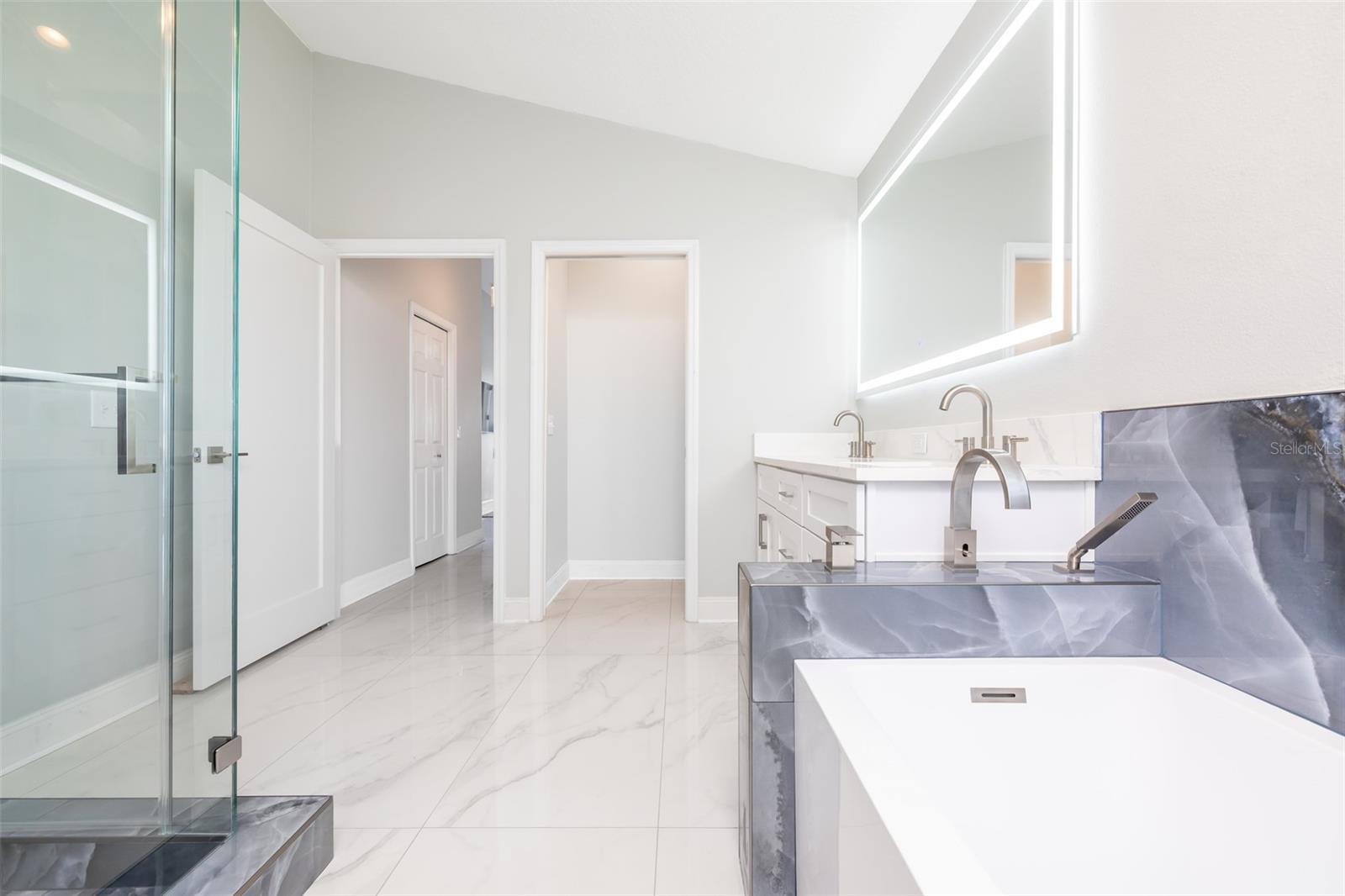 CAPRI ISLE - Residential