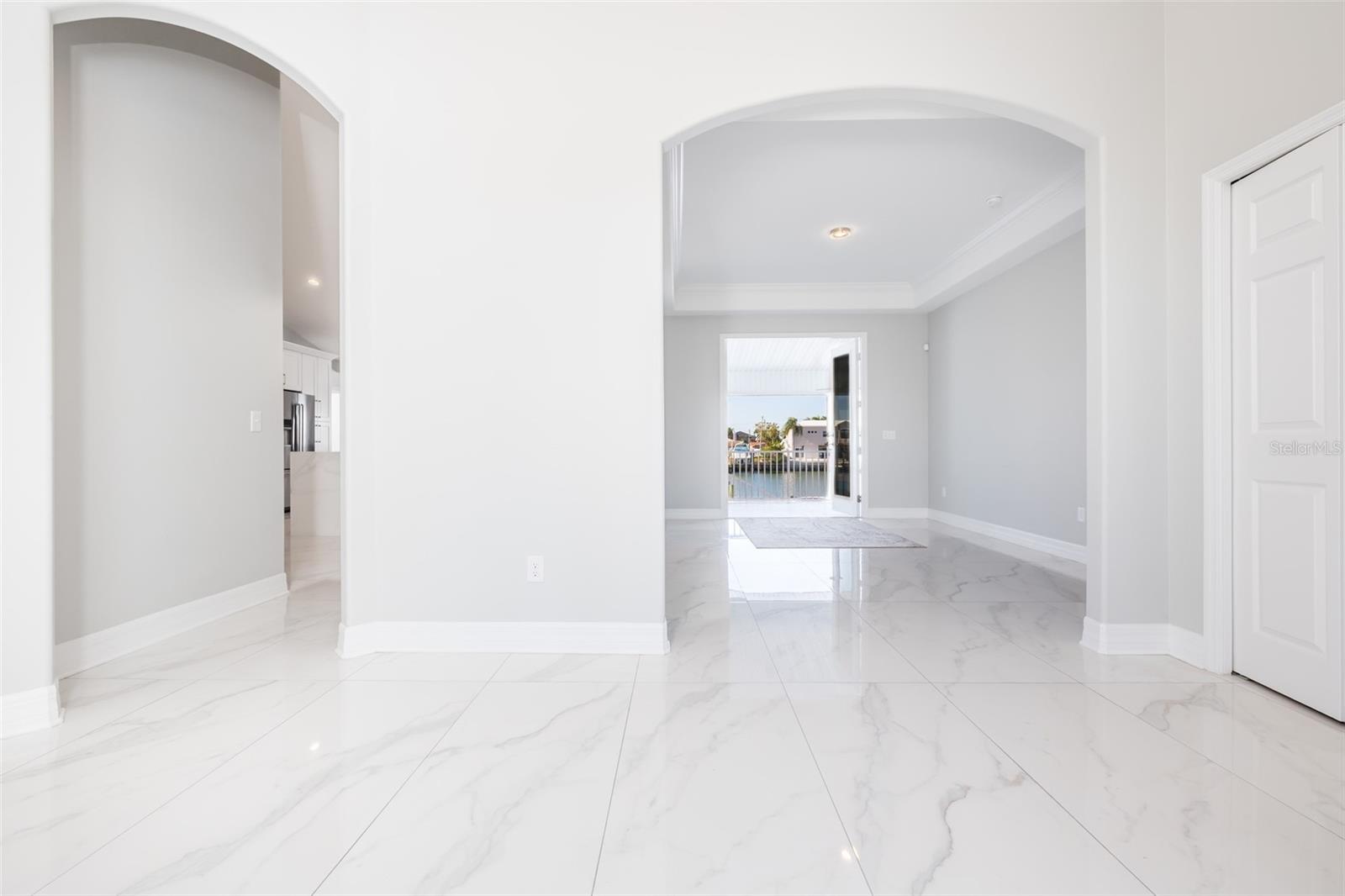 CAPRI ISLE - Residential