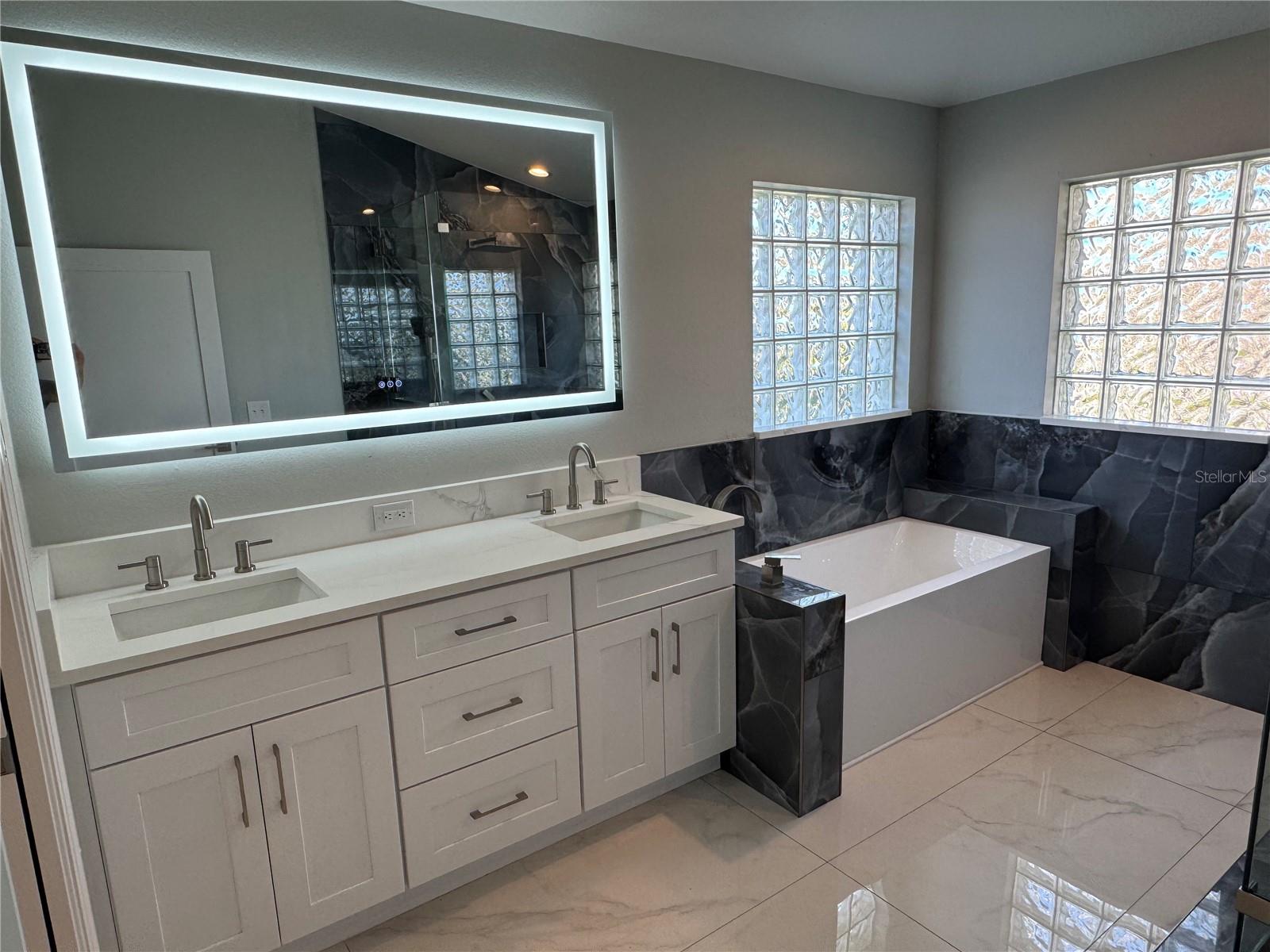 CAPRI ISLE - Residential