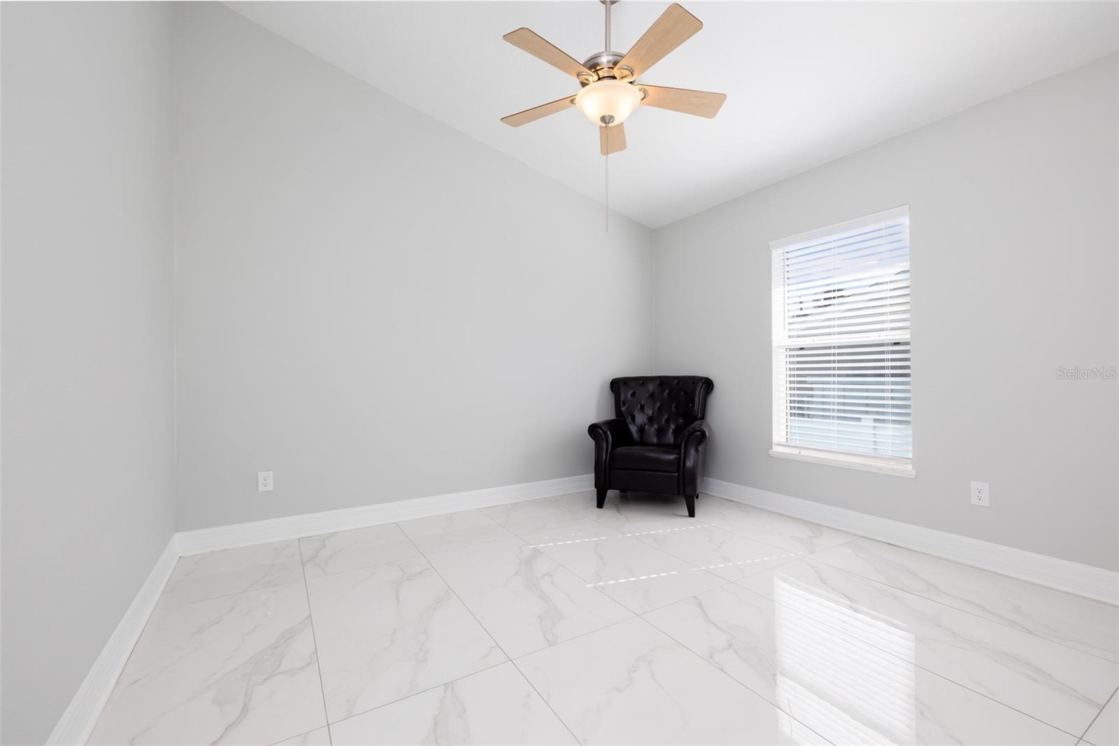 CAPRI ISLE - Residential