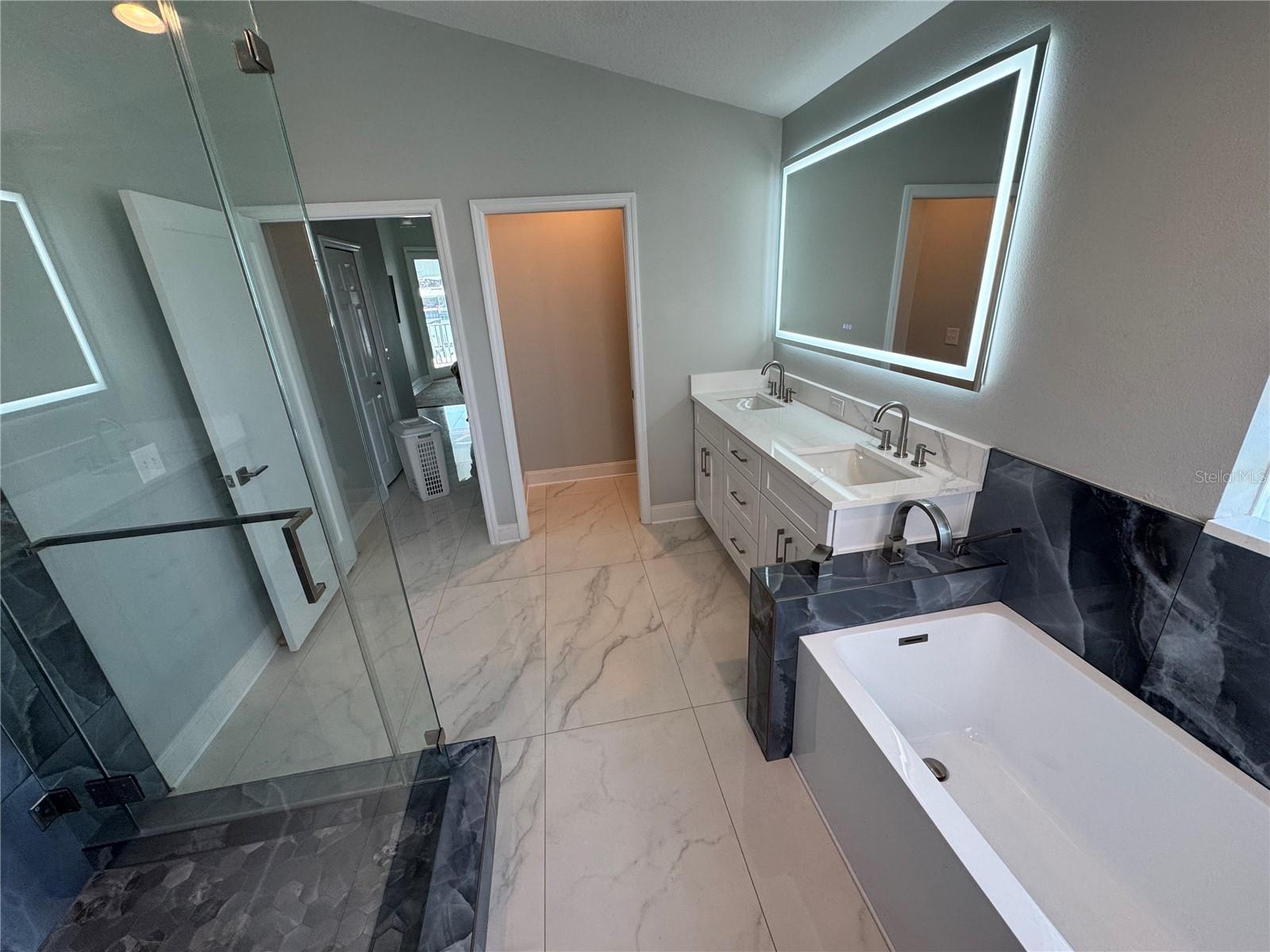 CAPRI ISLE - Residential