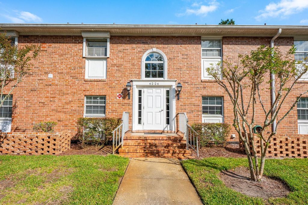 Photo of 4224 Lake Underhill Road #8b5, Orlando, FL 32803 (MLS # O6354465)