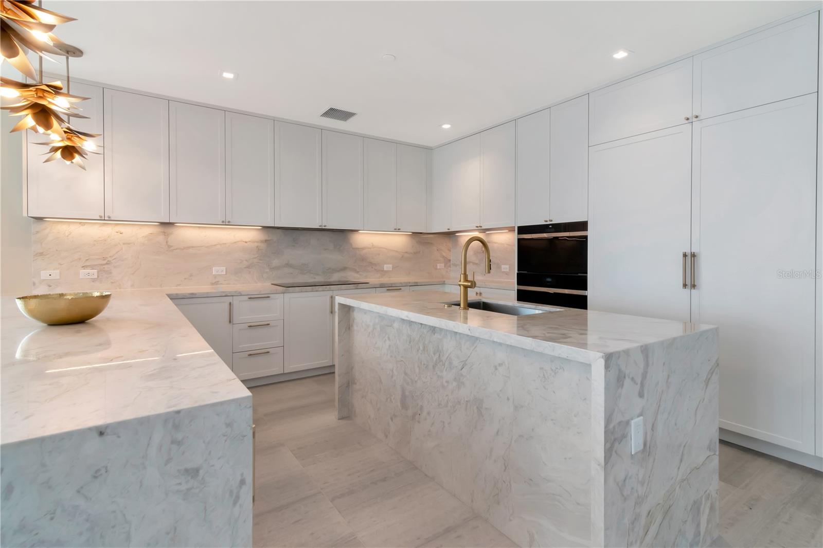 3105 BAY OAKS CONDOMINIUM - Residential