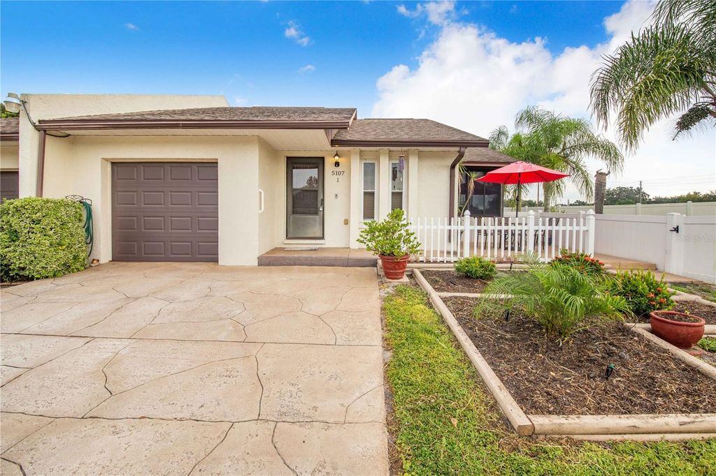 Photo of 5107 Old Highway 37 #1, Lakeland, FL 33811 (MLS # L4956115)