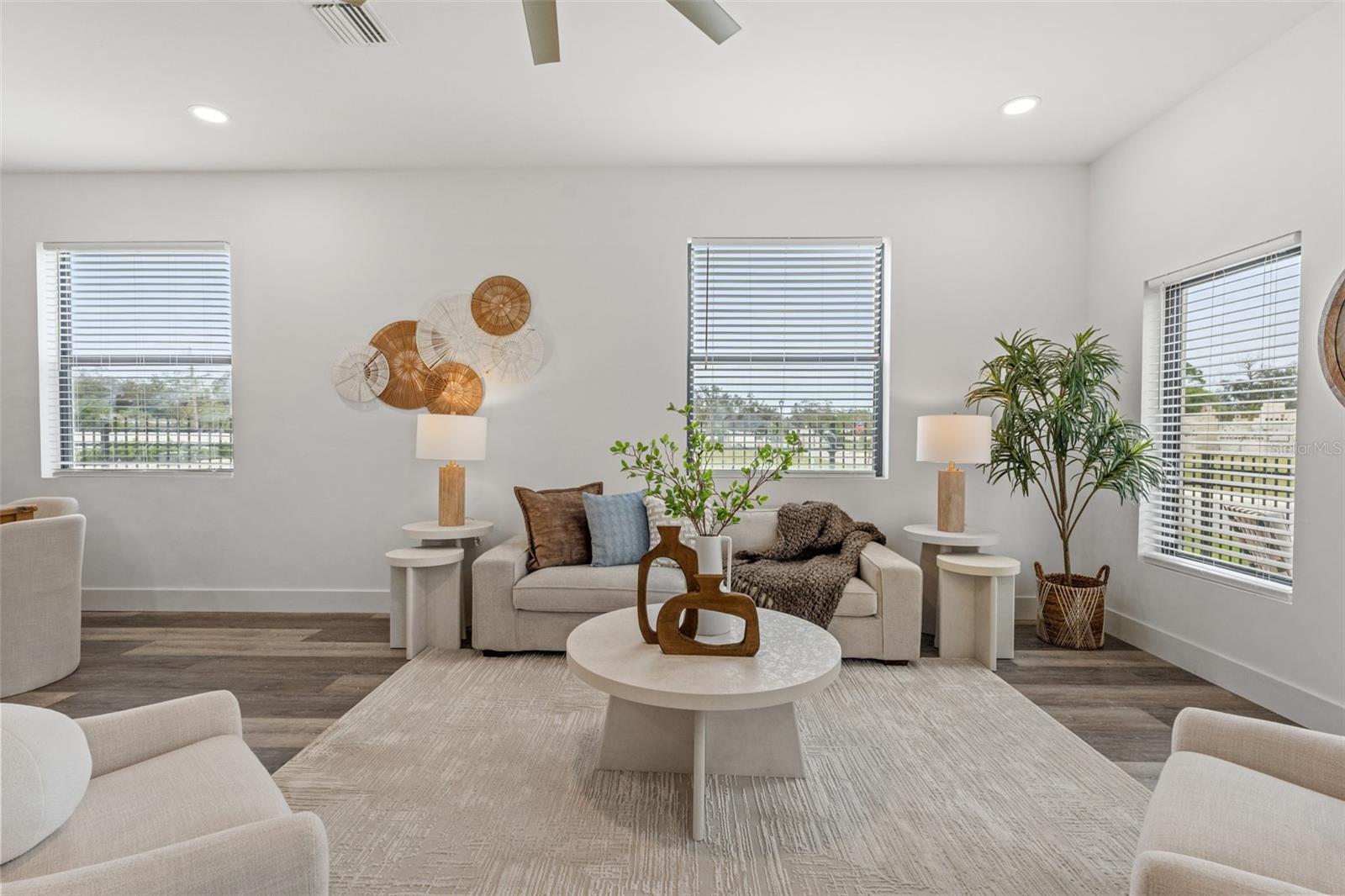 LATITUDES IN THE PARK - Residential