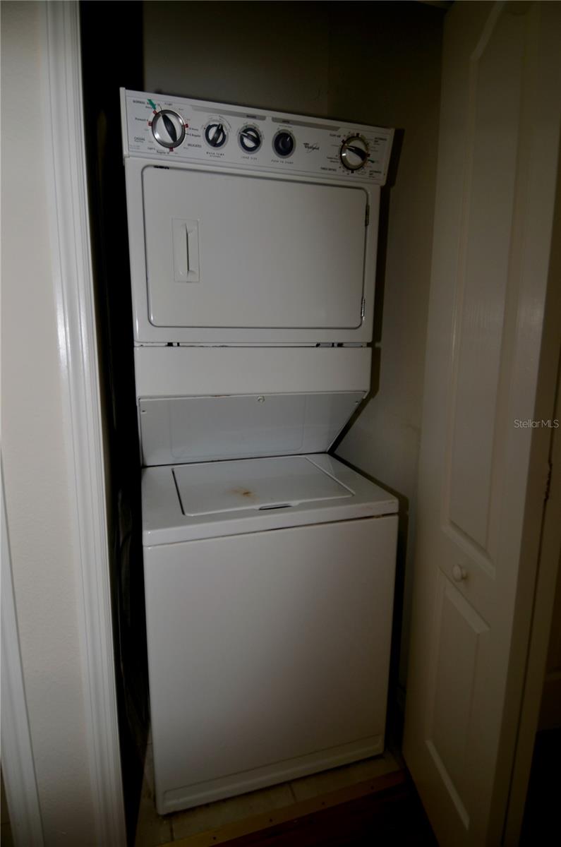 TOWNS AT LAKESIDE - Residential