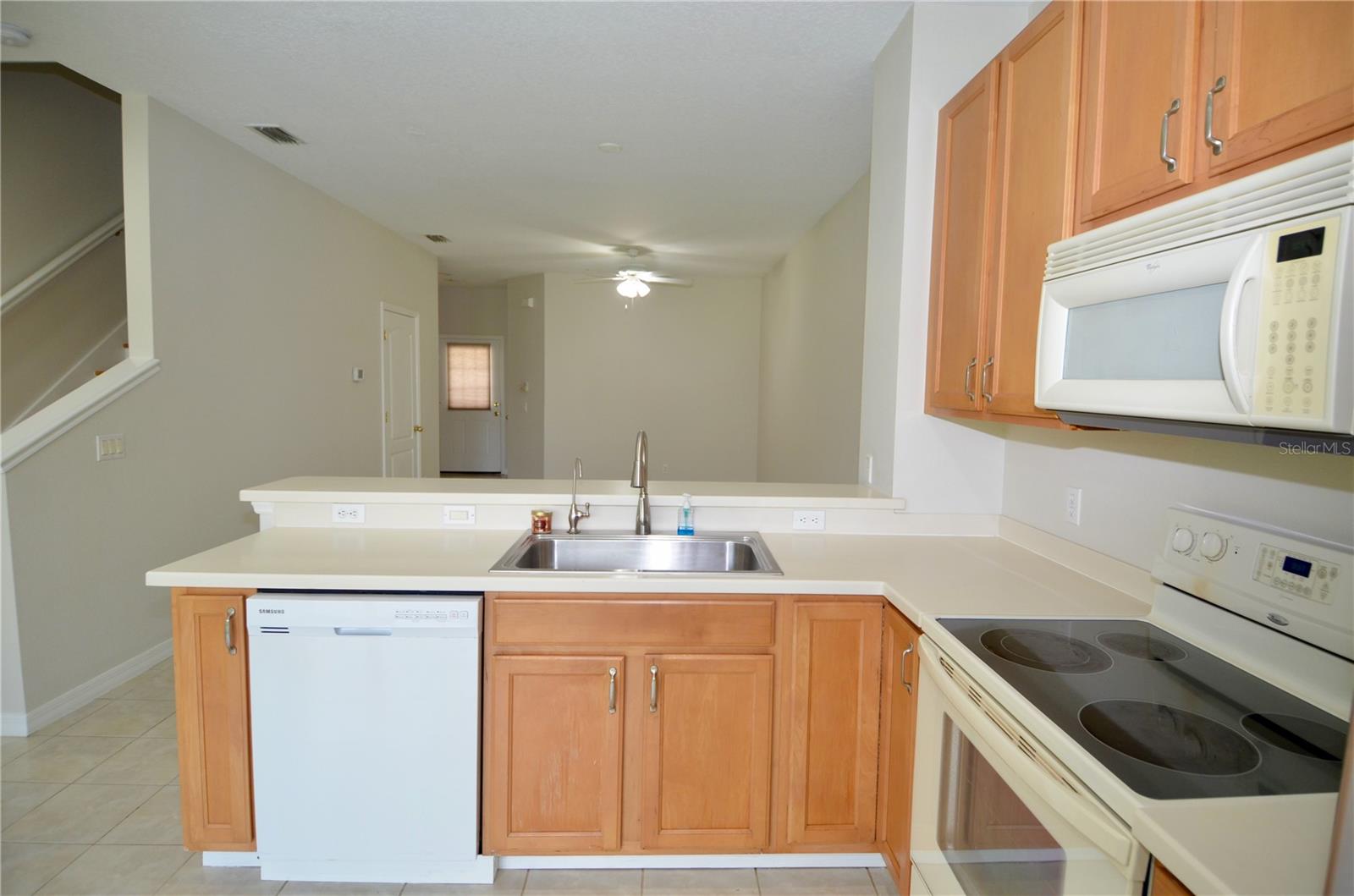 TOWNS AT LAKESIDE - Residential