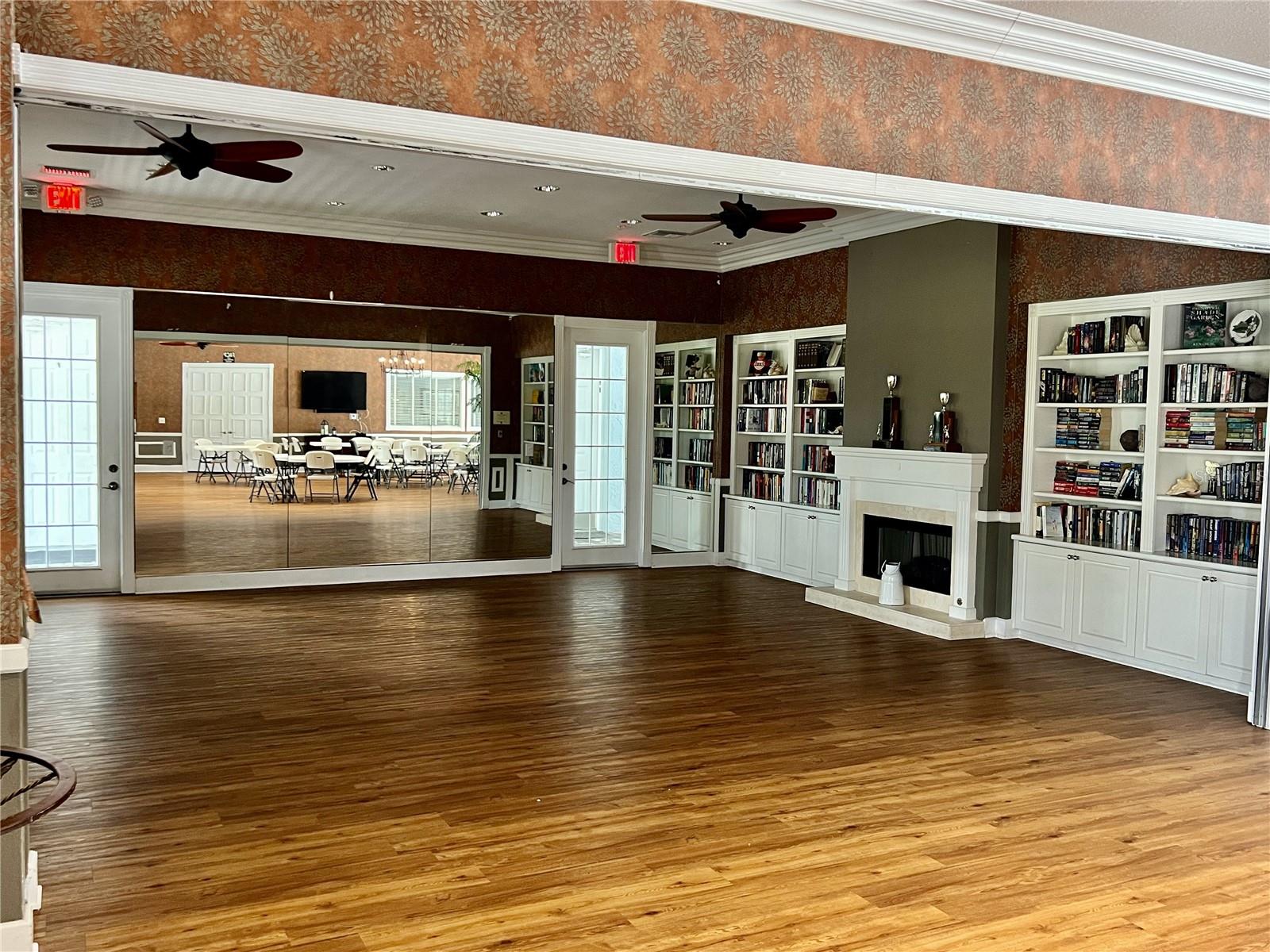 TOWNS AT LAKESIDE - Residential