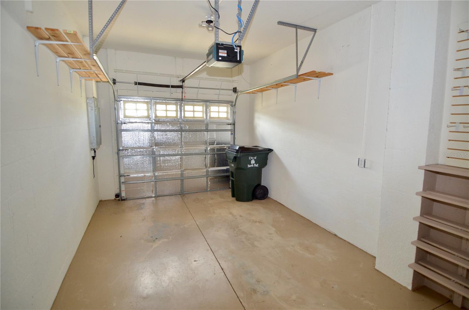 TOWNS AT LAKESIDE - Residential