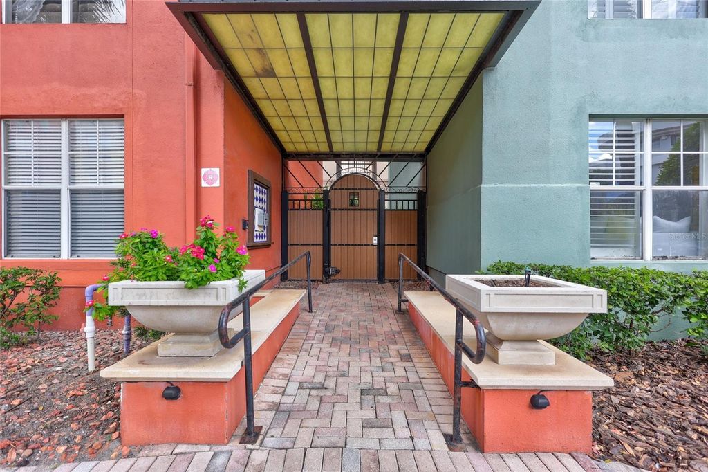 Photo of 2421 W Horatio Street #820, Tampa, FL 33609 (MLS # TB8433137)