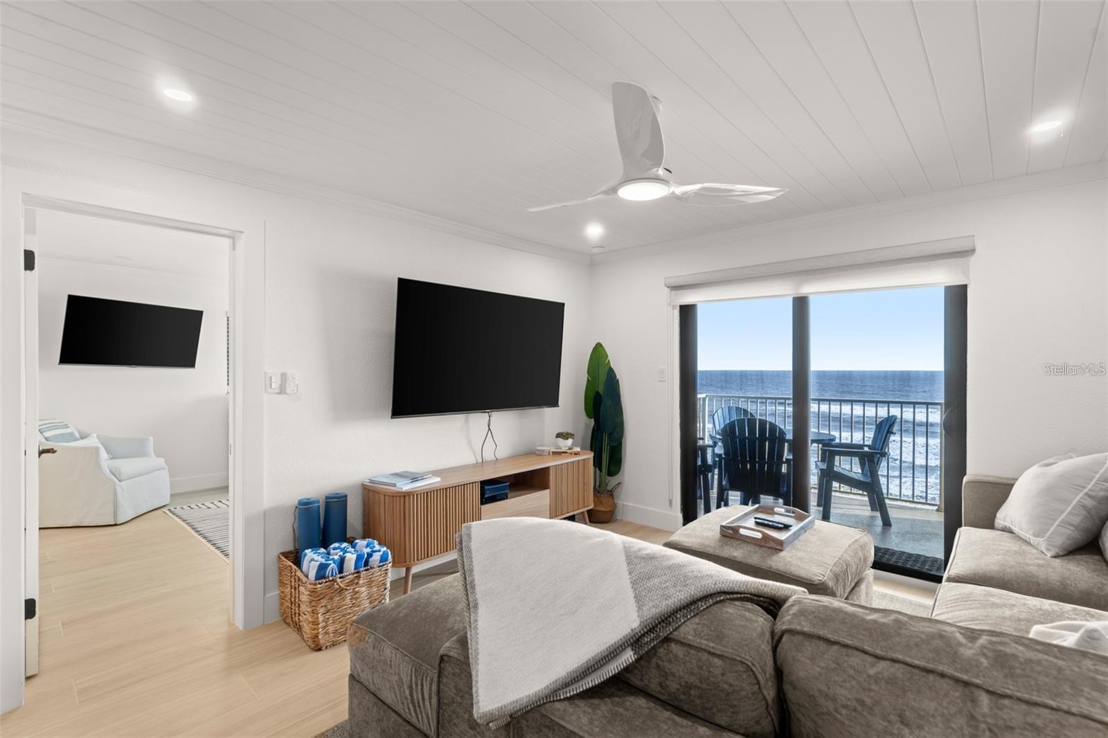 HACIENDA DEL SOL CONDO - Residential