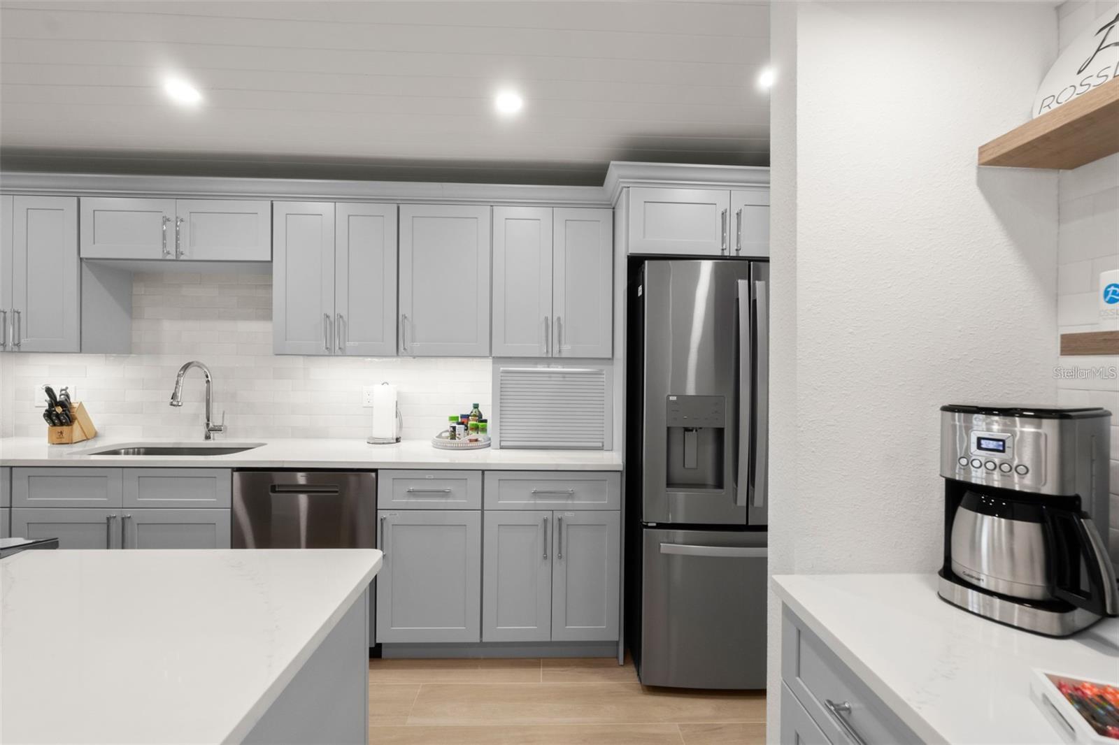 HACIENDA DEL SOL CONDO - Residential