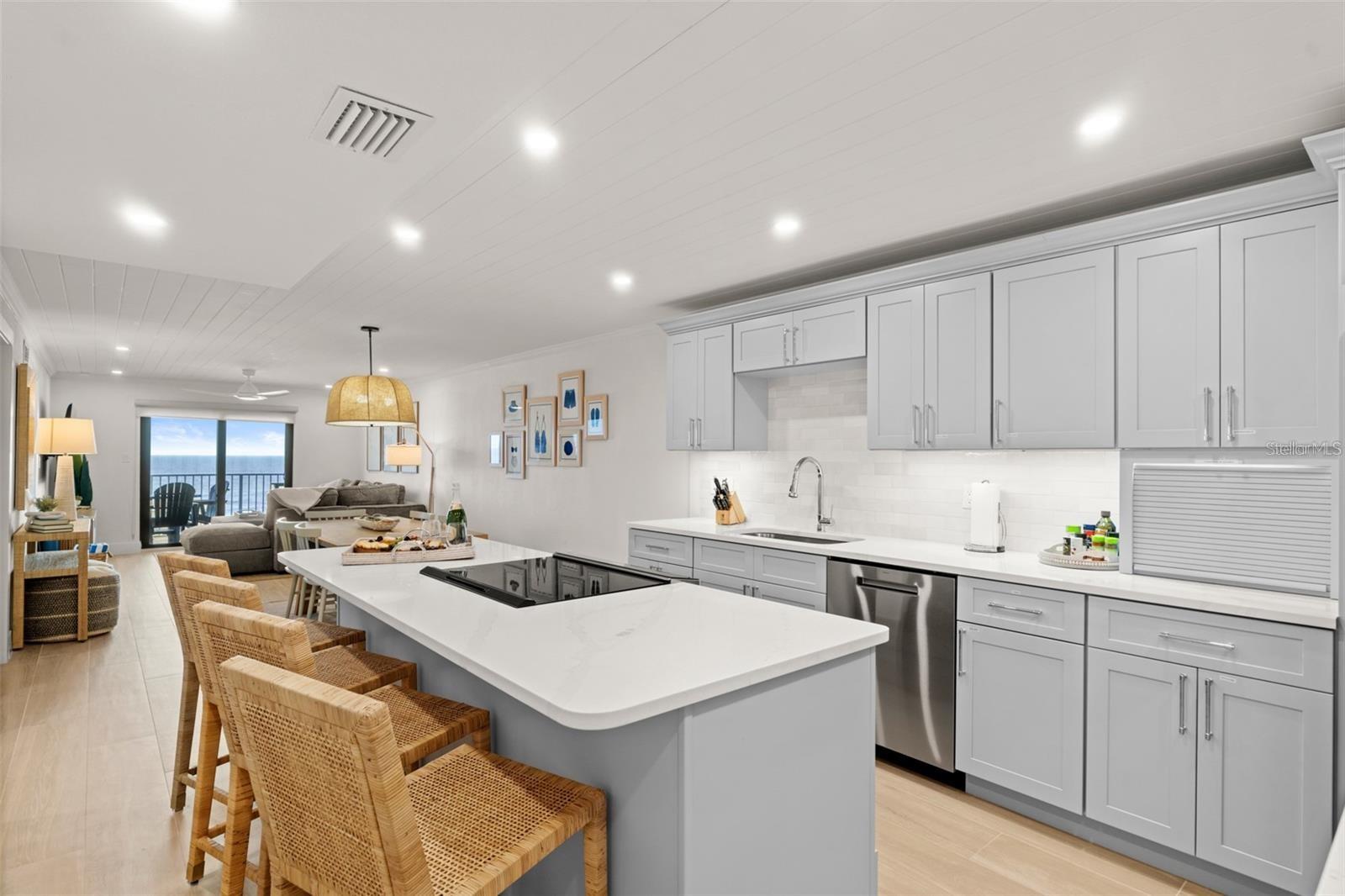 HACIENDA DEL SOL CONDO - Residential