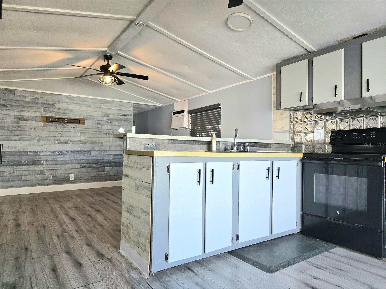 LAKE MARIANA ACRES - Residential