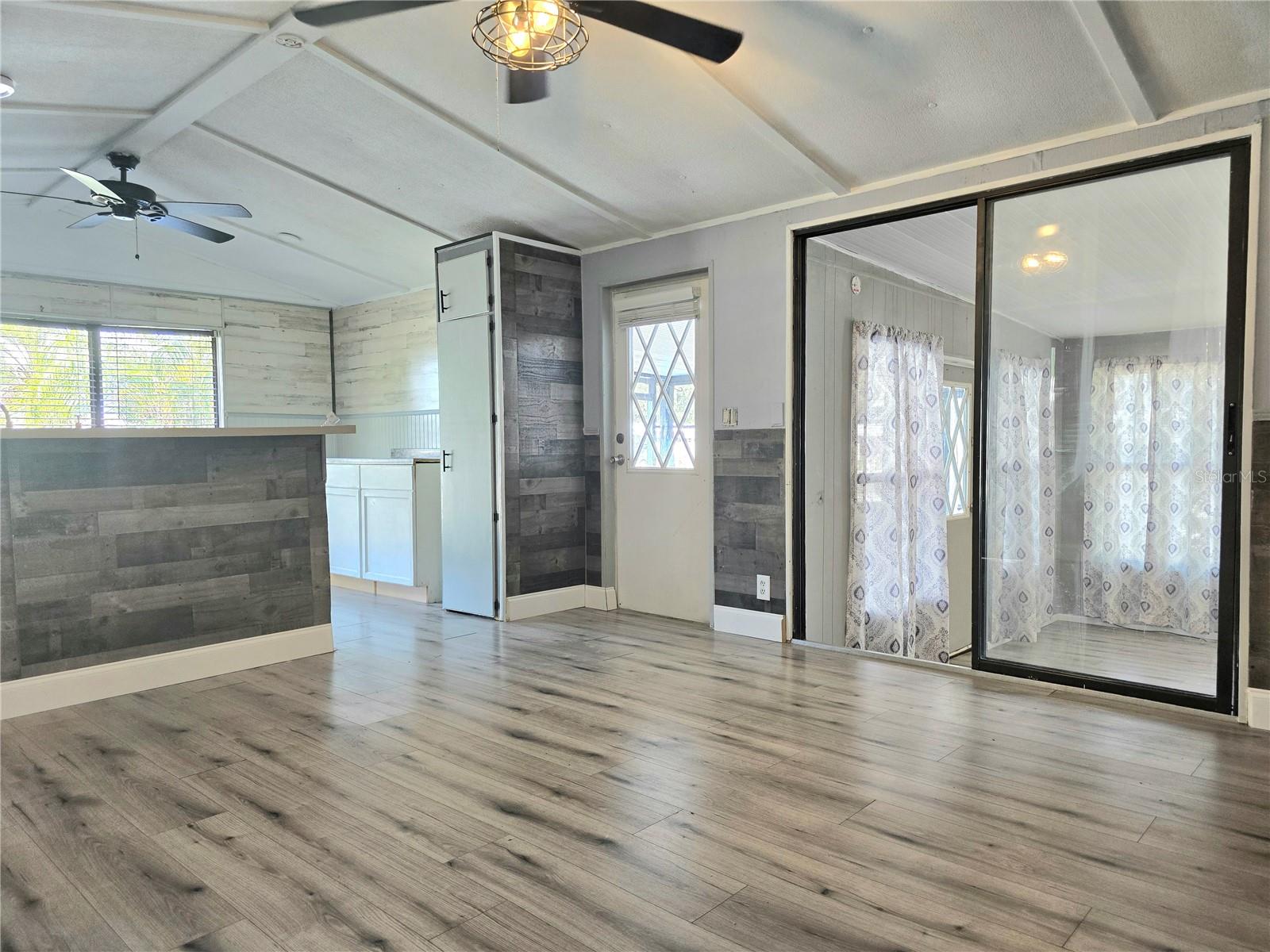 LAKE MARIANA ACRES - Residential