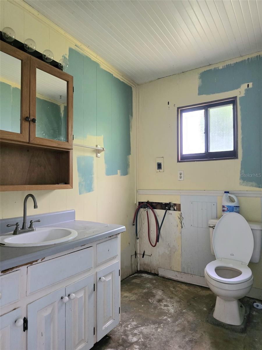 LAKE MARIANA ACRES - Residential