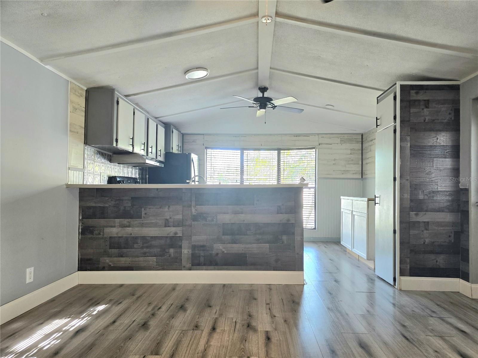 LAKE MARIANA ACRES - Residential