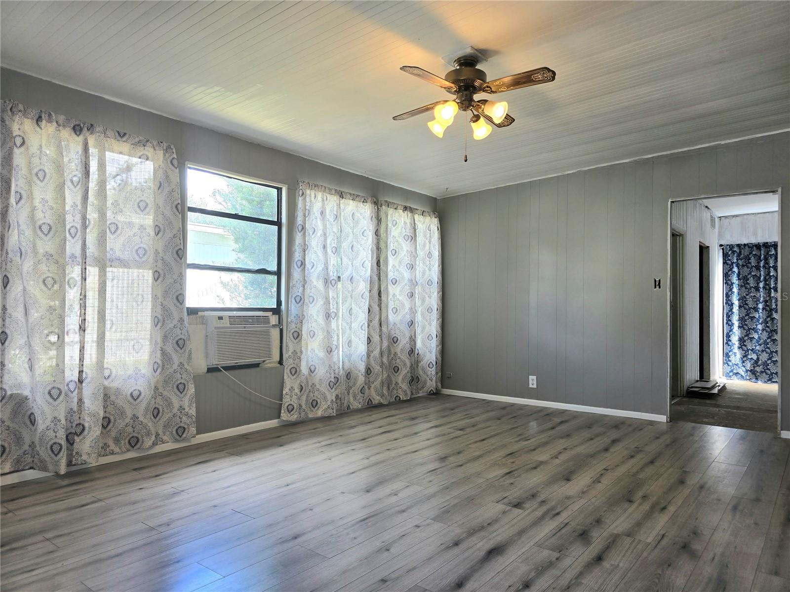 LAKE MARIANA ACRES - Residential