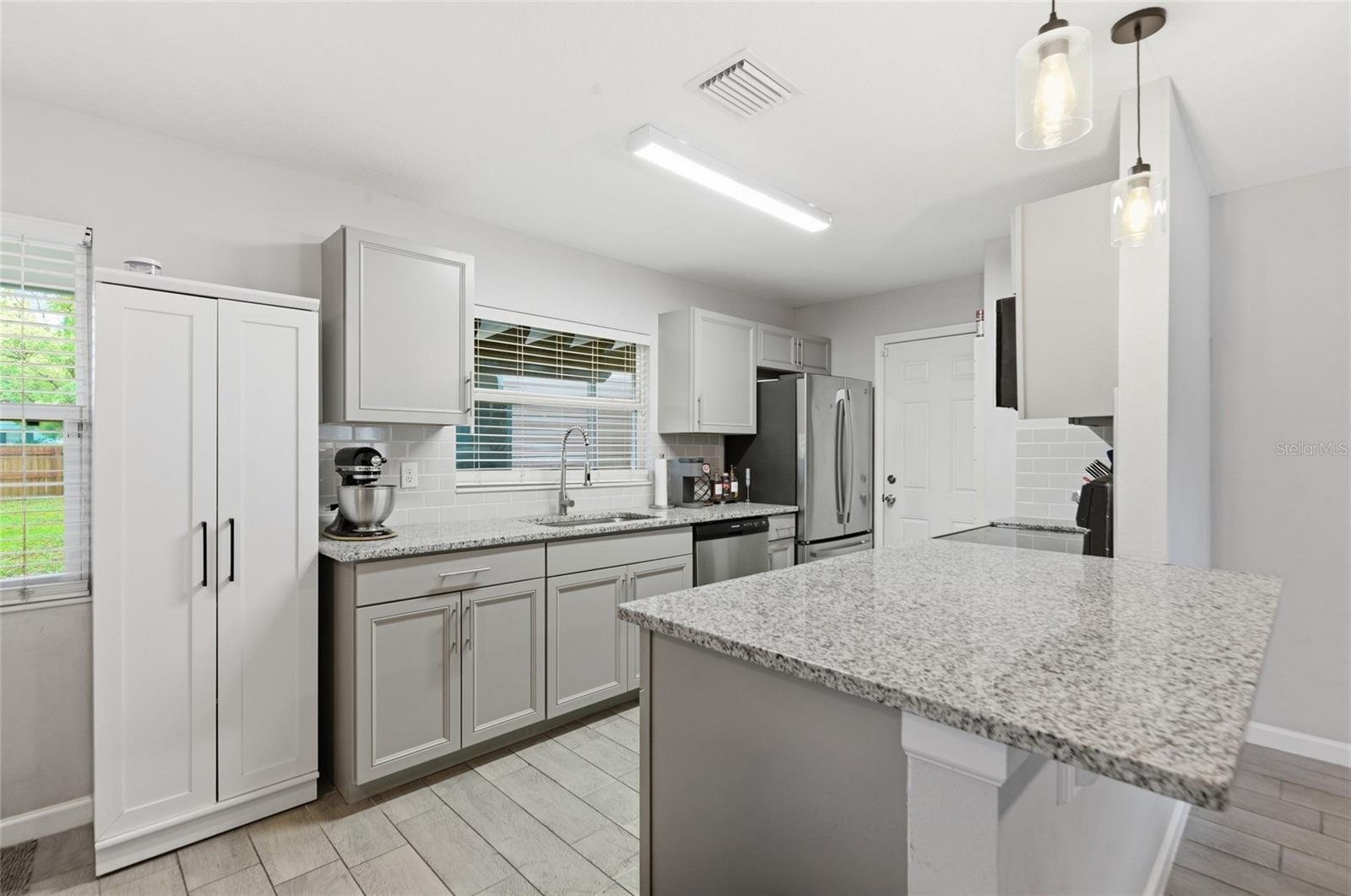 BREEZEWOOD - Residential