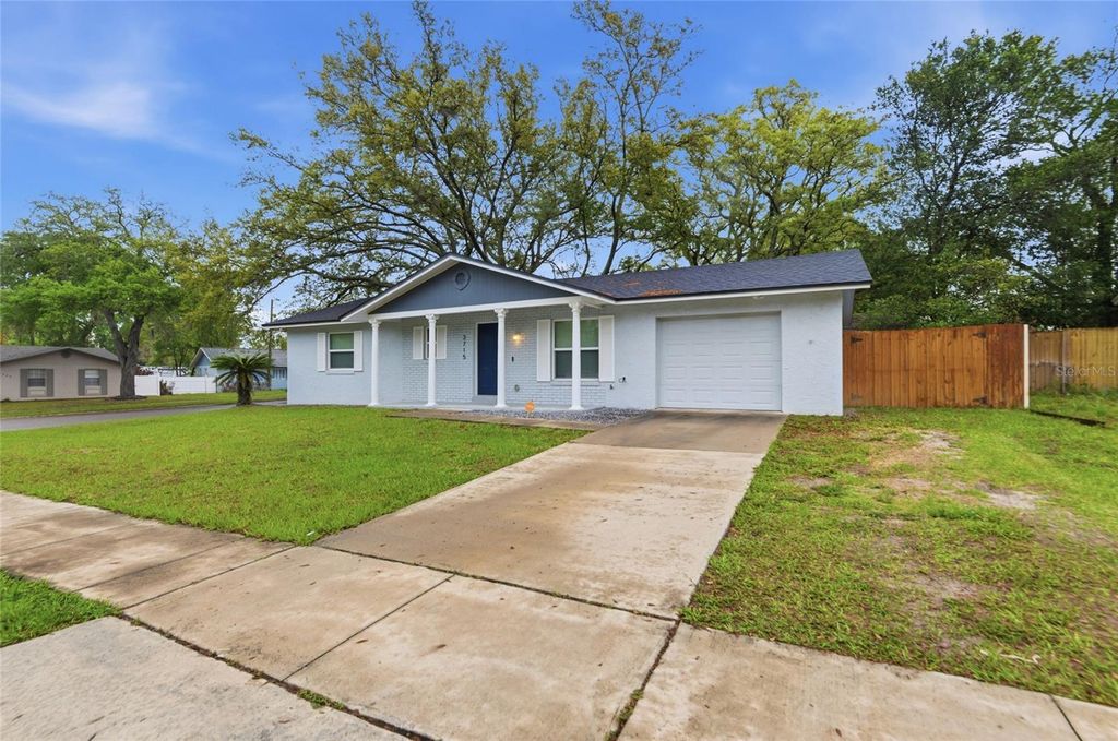 Photo of 3715 Trianon Drive, Orlando, FL 32818 (MLS # O6397704)