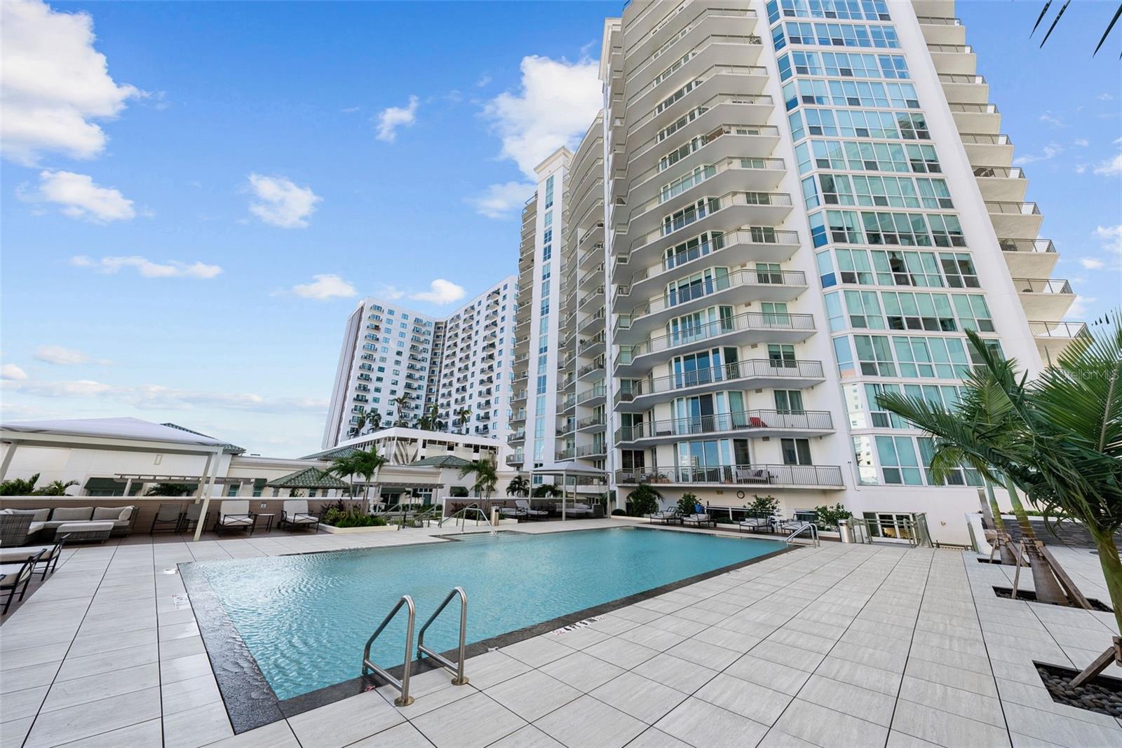THE PLAZA HARBOUR ISLAND A CON - Residential