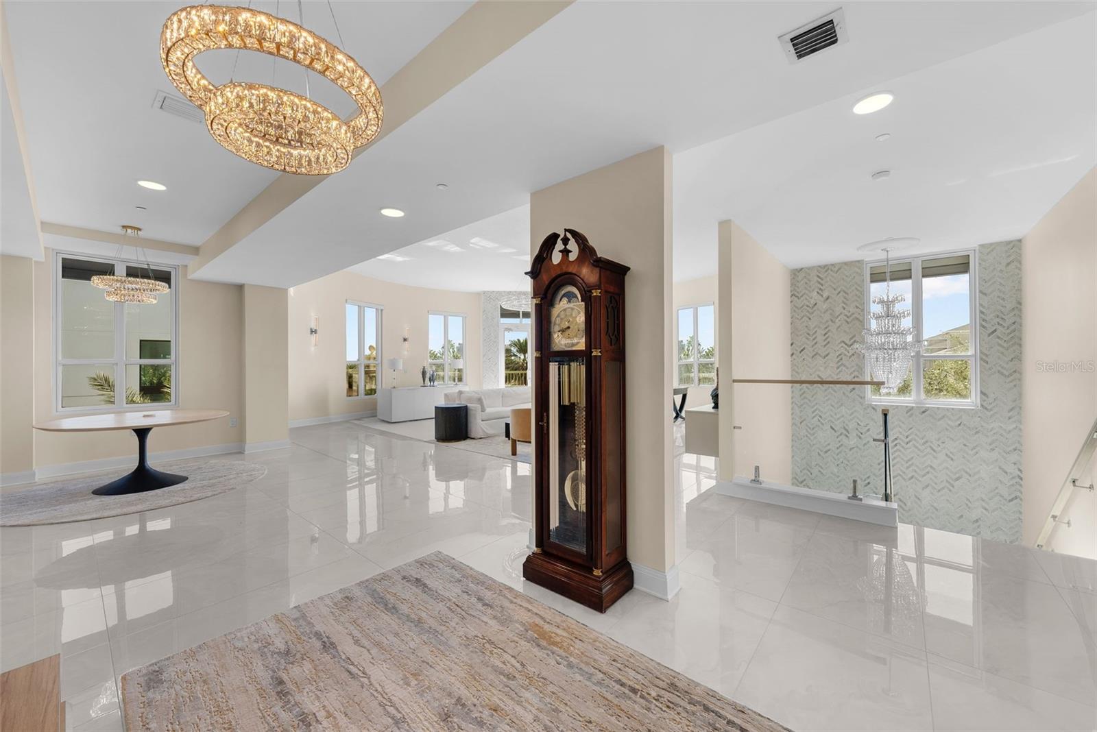 THE PLAZA HARBOUR ISLAND A CON - Residential