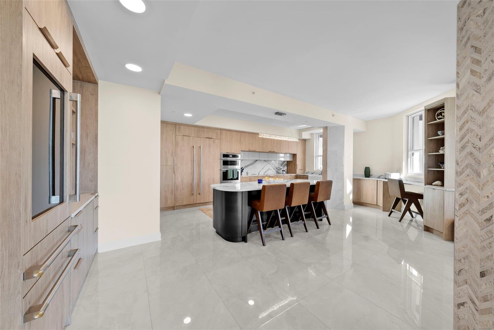 THE PLAZA HARBOUR ISLAND A CON - Residential
