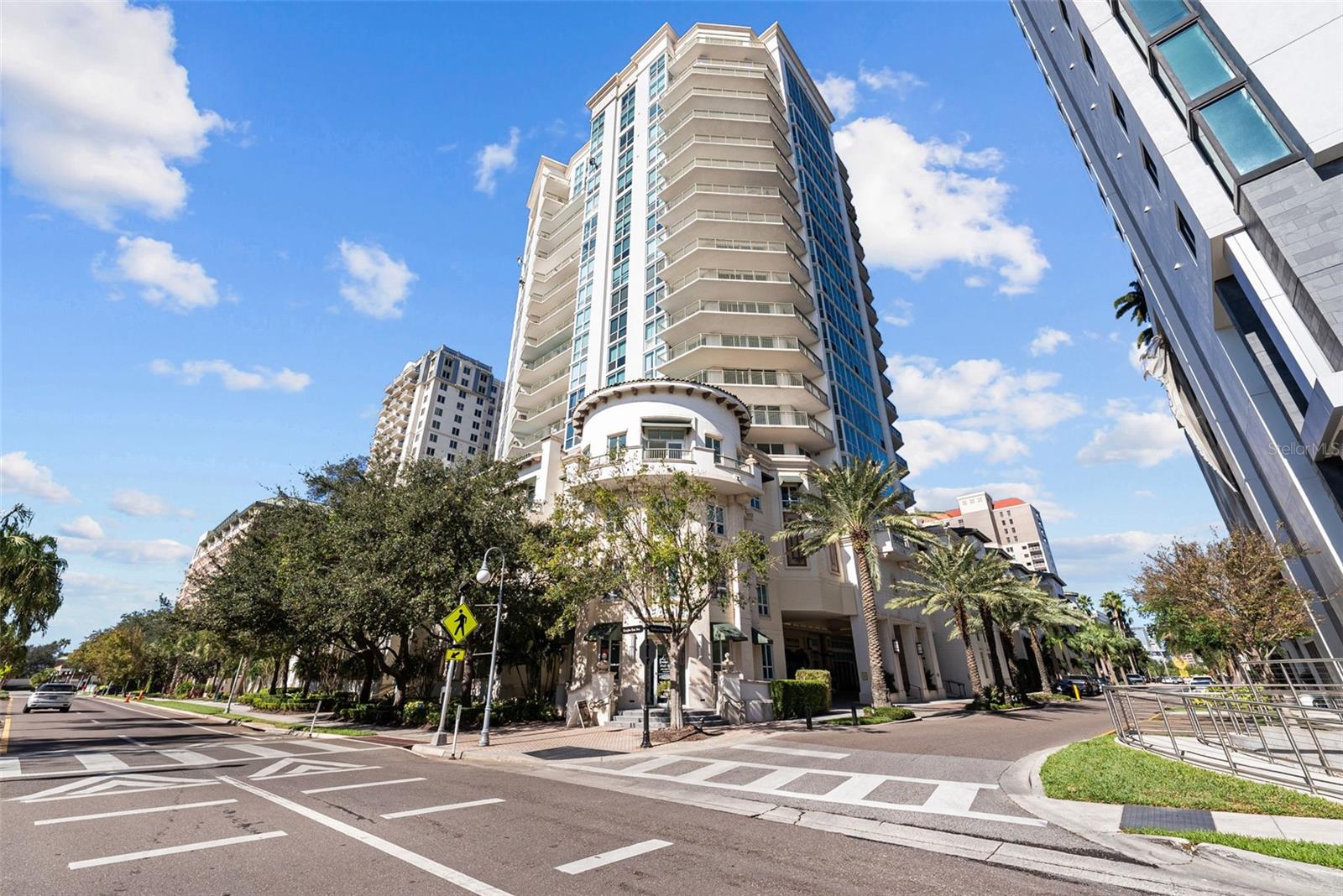 THE PLAZA HARBOUR ISLAND A CON - Residential