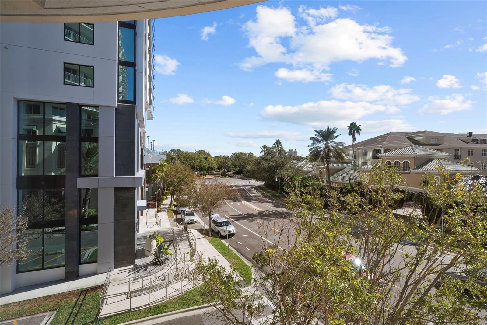 THE PLAZA HARBOUR ISLAND A CON - Residential