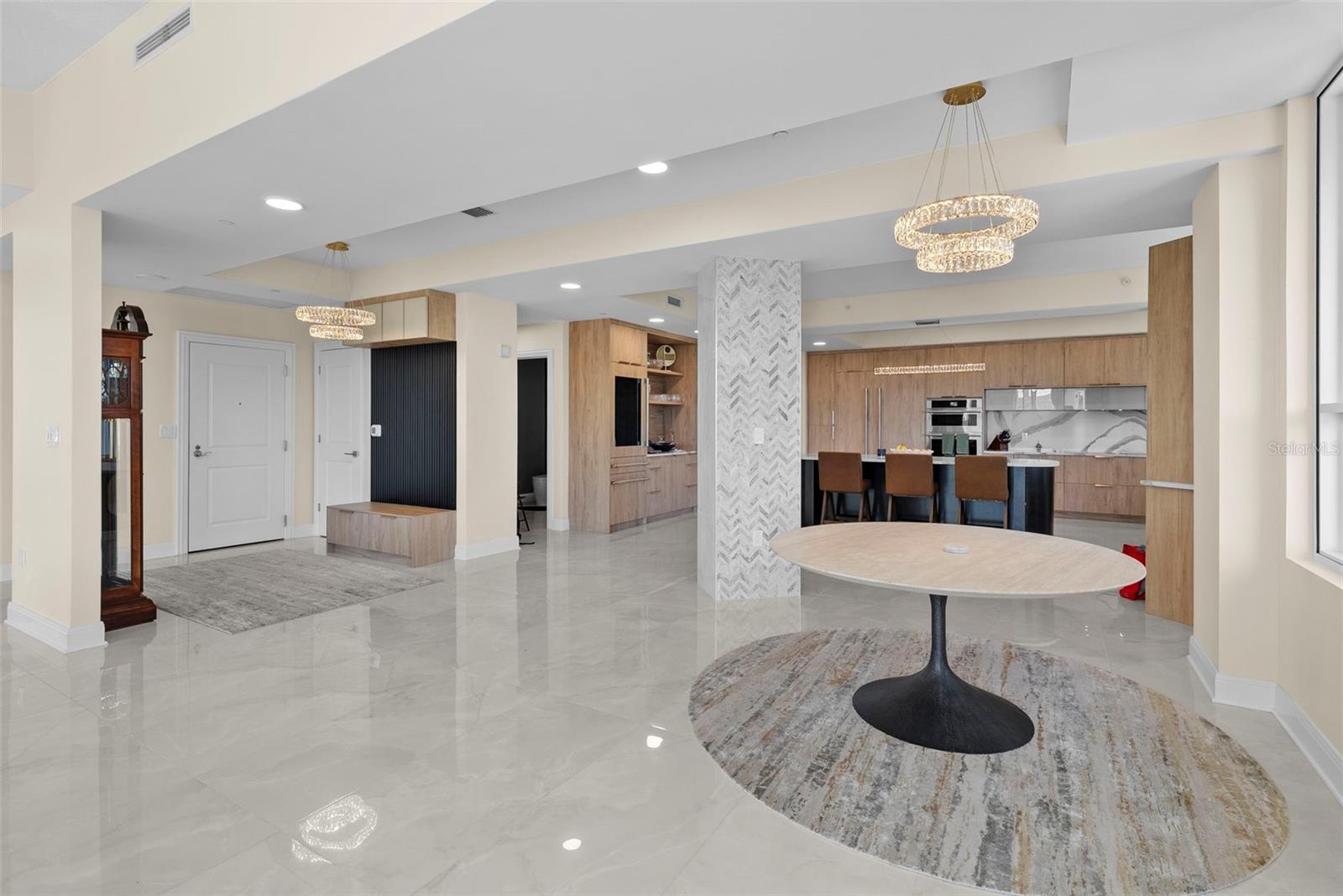 THE PLAZA HARBOUR ISLAND A CON - Residential