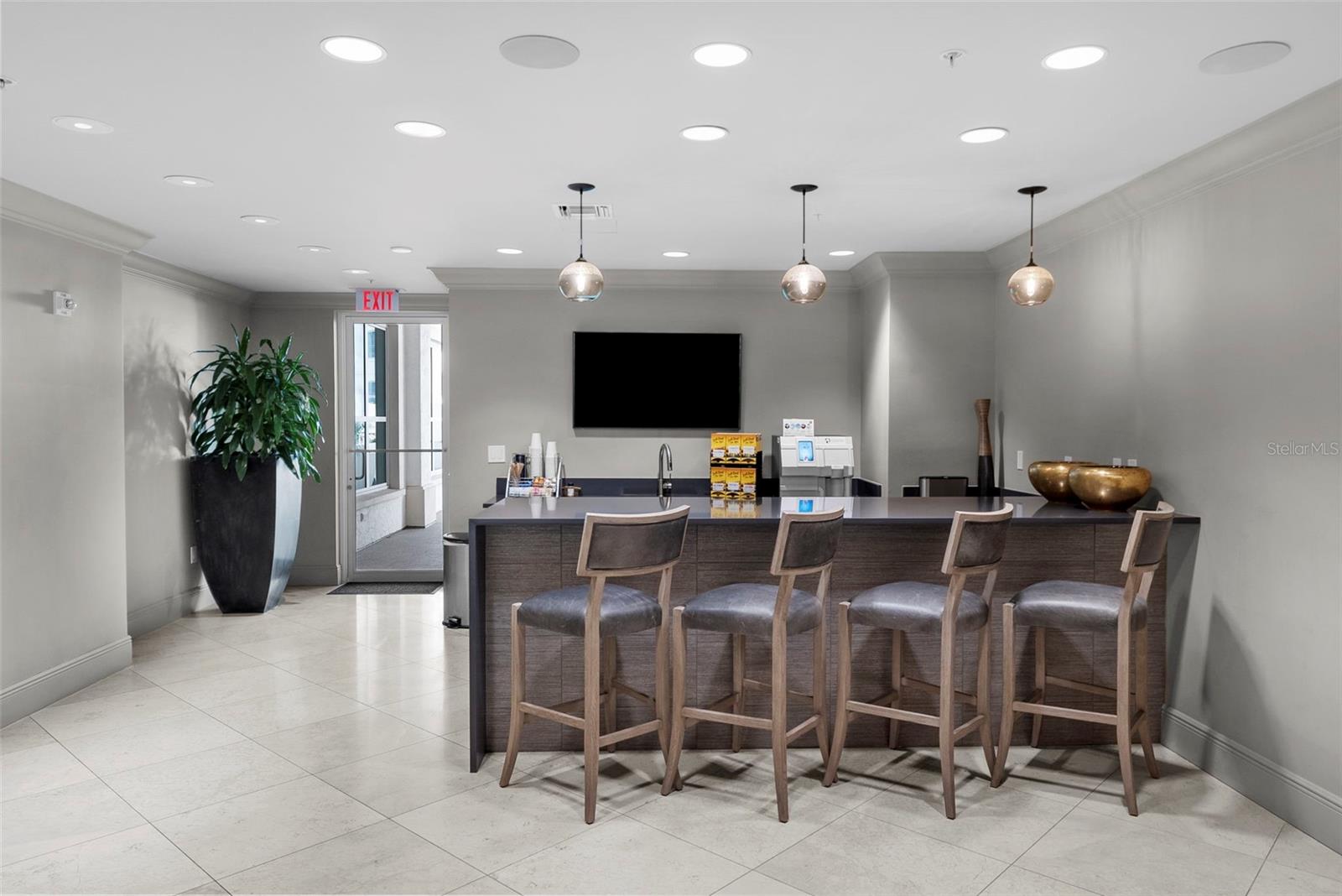 THE PLAZA HARBOUR ISLAND A CON - Residential
