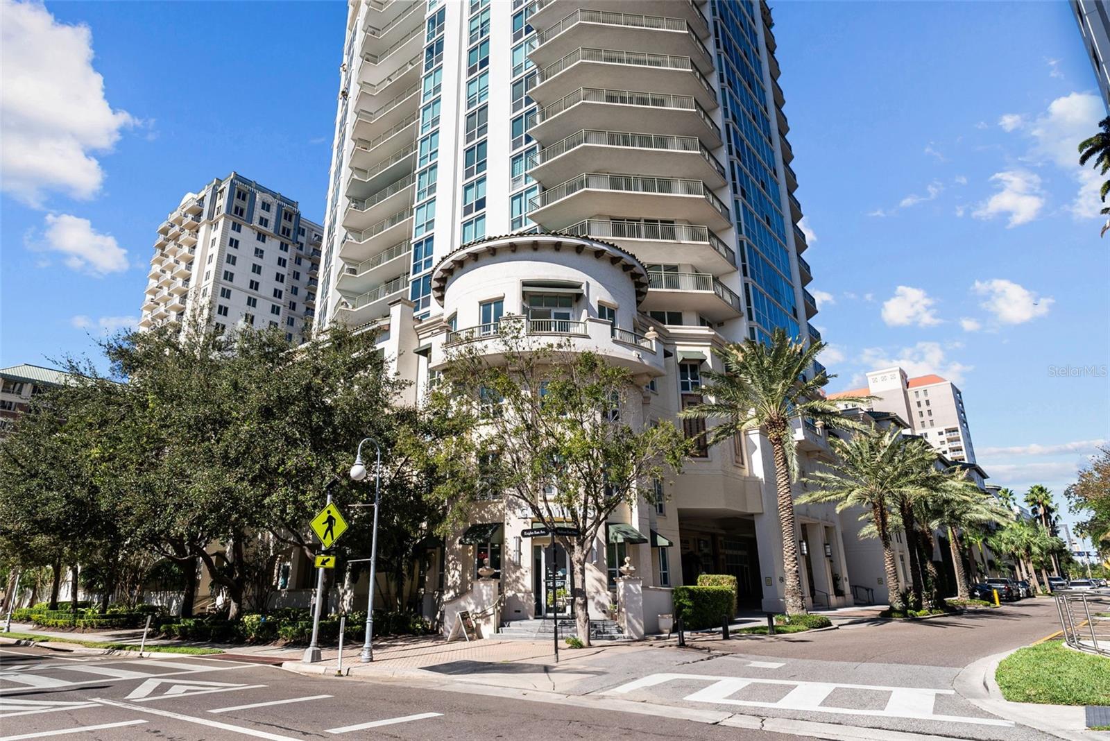 THE PLAZA HARBOUR ISLAND A CON - Residential