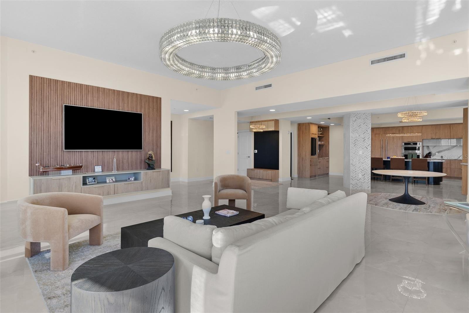 THE PLAZA HARBOUR ISLAND A CON - Residential