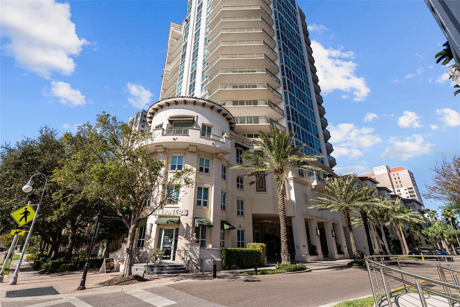 THE PLAZA HARBOUR ISLAND A CON - Residential