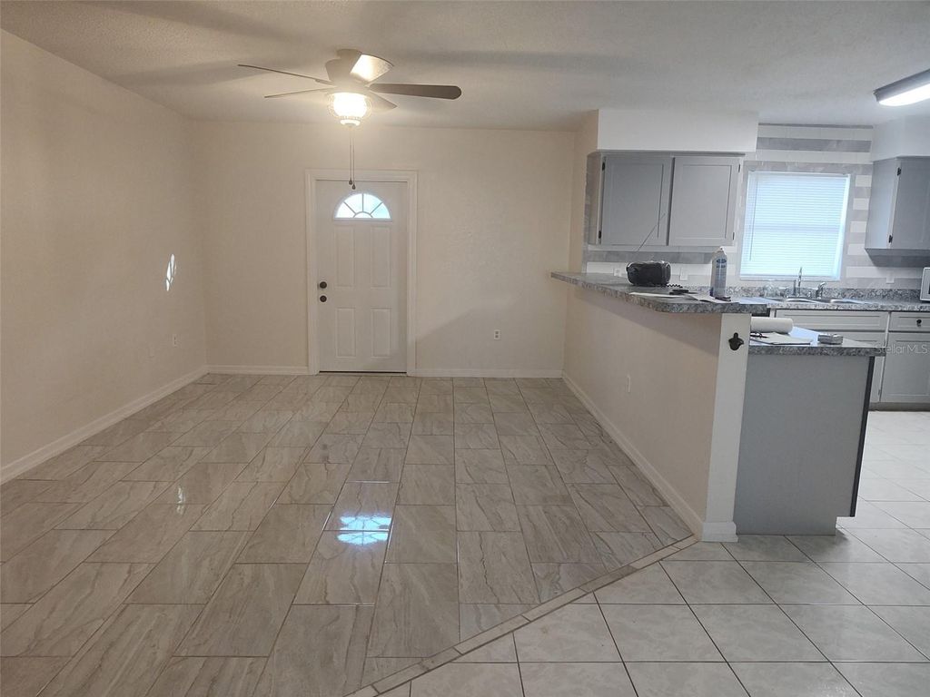 Photo of 406 Fox Lake Drive, Lakeland, FL 33809 (MLS # L4960040)