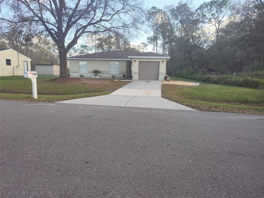 Comfort & Convenience in One Location!
This 3 bedroom, 2 bathroom home is located in a quiet neighborhood close to Walmart, Publix, restaurants, and shopping. Enjoy peaceful living while being just minutes from everything!
?? Contact for more information or a private tour.