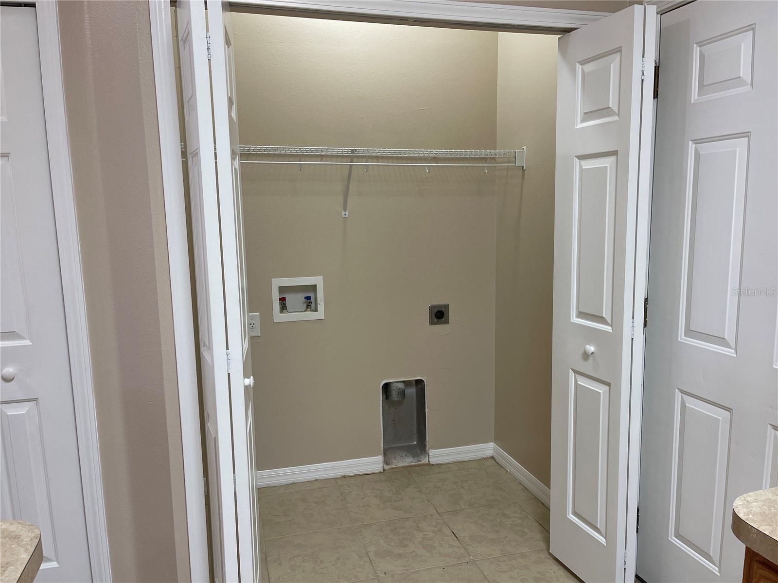 PEACH AVENUE TOWNHOMES - Residential Lease