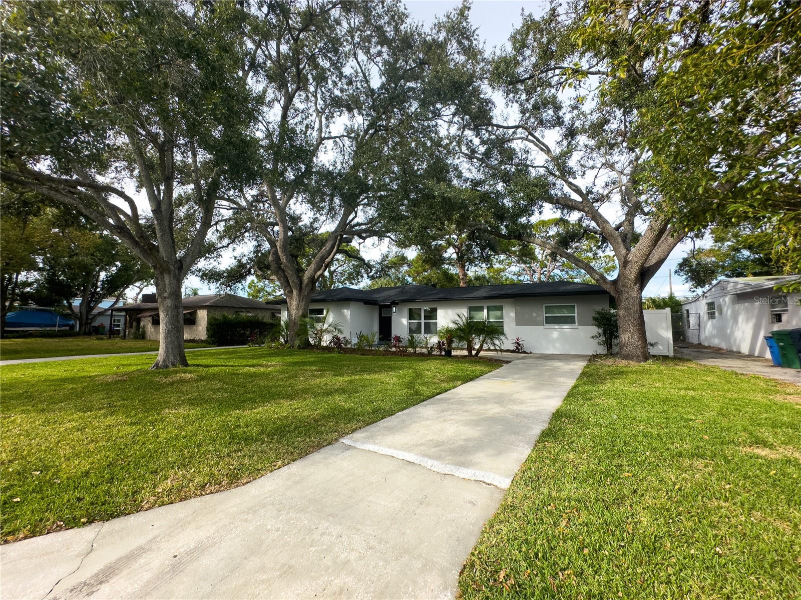 MANHATTAN MANOR REV - Residential