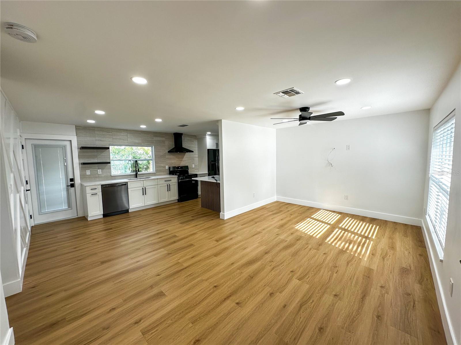 MANHATTAN MANOR REV - Residential