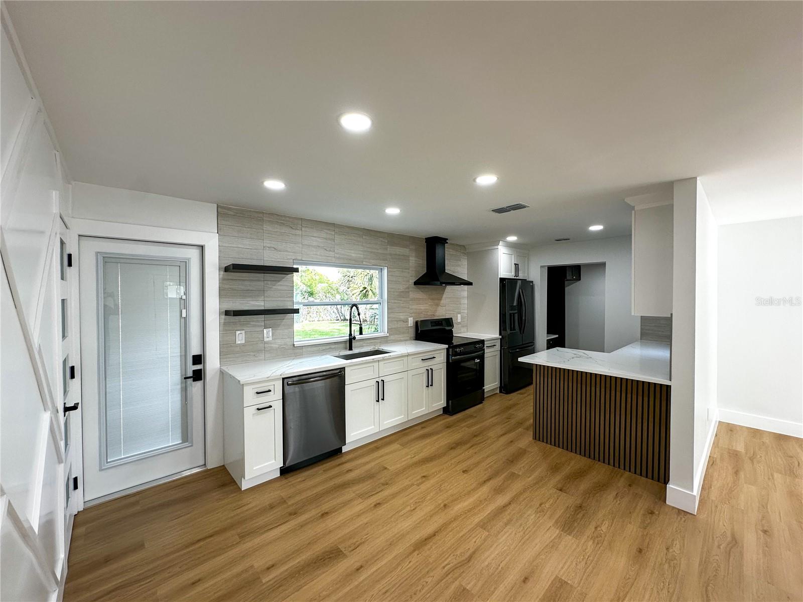 MANHATTAN MANOR REV - Residential