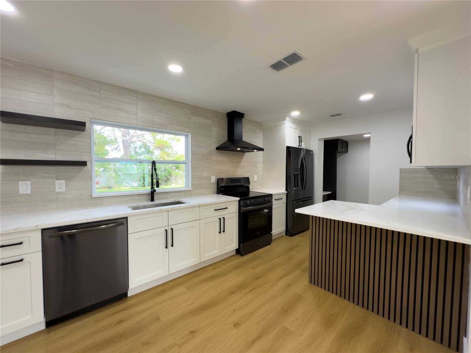 MANHATTAN MANOR REV - Residential