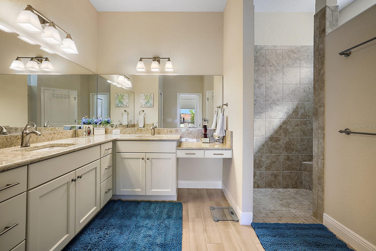 ENCLAVE/LAKESIDE LNDG - Residential