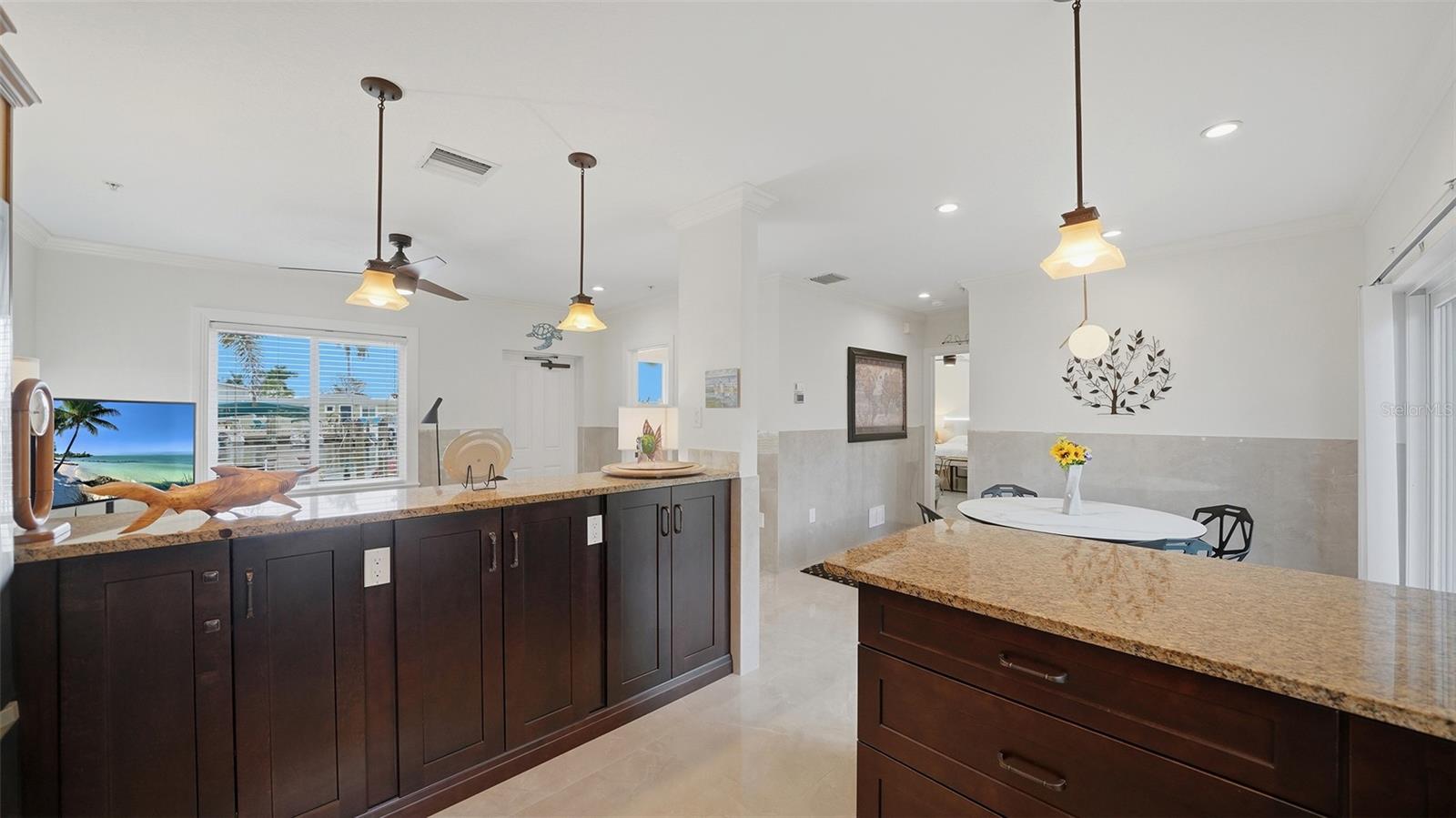 TWIN SHORES MOBILE HOME - Residential