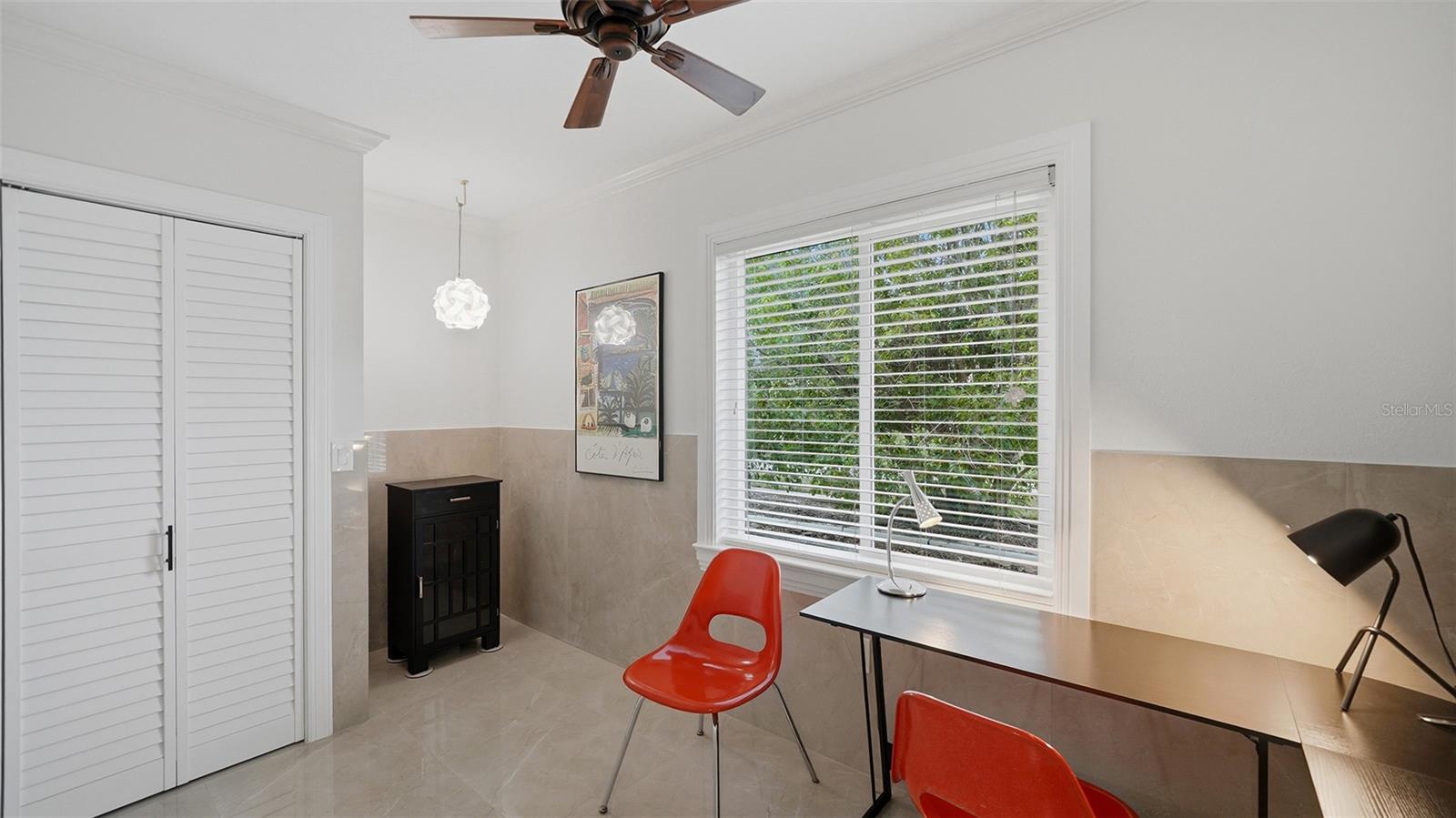 TWIN SHORES MOBILE HOME - Residential