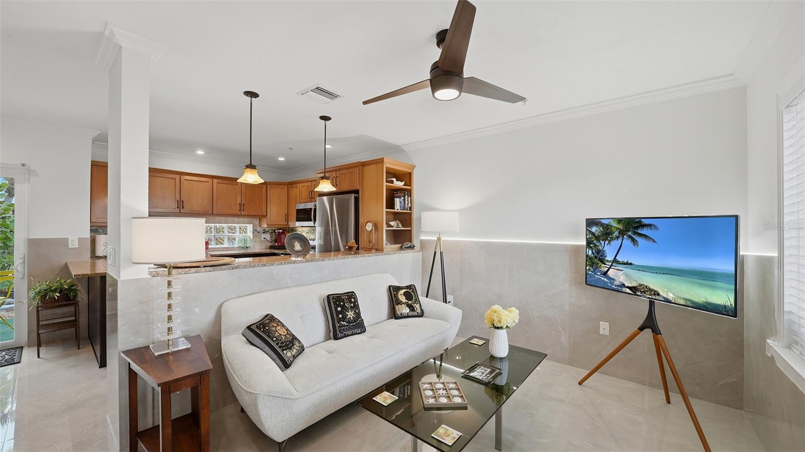 TWIN SHORES MOBILE HOME - Residential