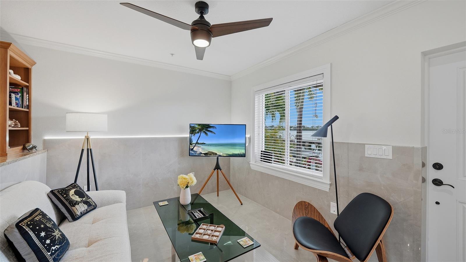 TWIN SHORES MOBILE HOME - Residential